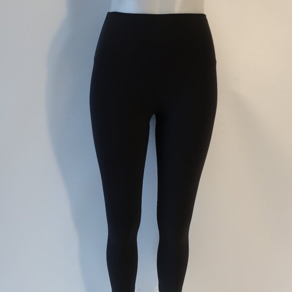 Womens Lululemon Black Crop Leggings Pants 6 COLOR: BLACK SIZE: 6 - Picture 1 of 10